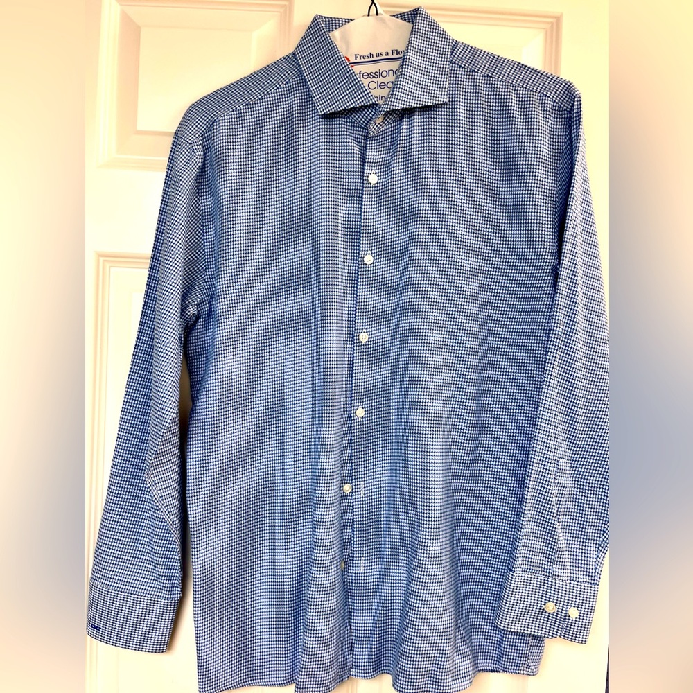 Hugo Boss Sharp fit (slim fit) dress shirt. Size L (16.5x32/33).